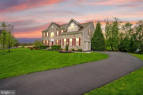 14 Braeburn Ct, Round Hill, VA 20141