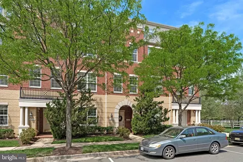 43668 Mcdowell Sq, Leesburg, VA 20176