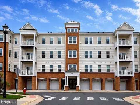 41895 Cathedral Valley Sq #406, Aldie, VA 20105
