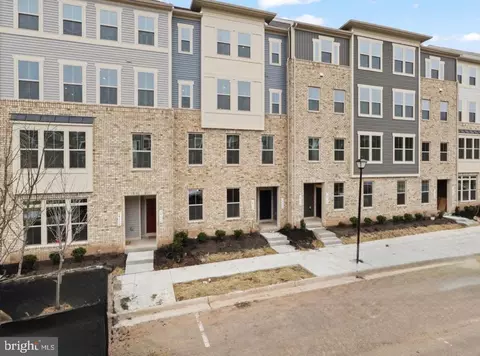 24230 Ullapool Ter, Sterling, VA 20166