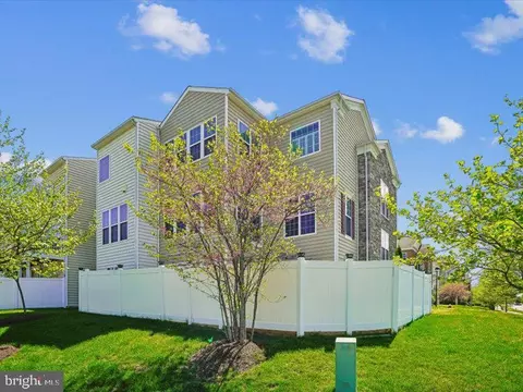 Exterior - 43542 White Cap Ter, Chantilly, VA 20152 photo 3 of 10
