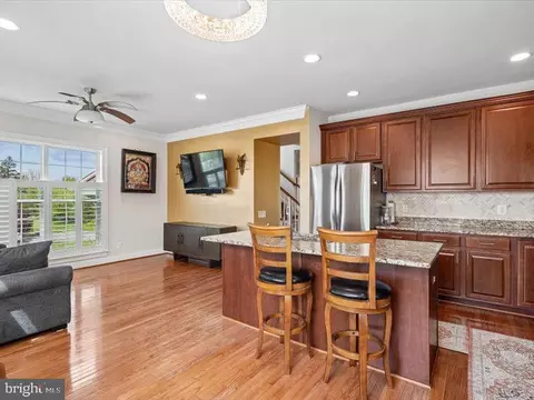Kitchen - 43542 White Cap Ter, Chantilly, VA 20152 photo 6 of 7