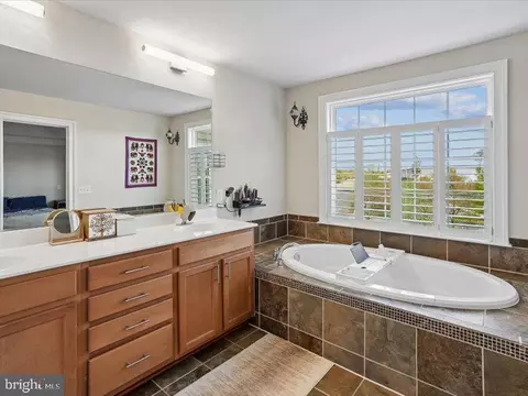 Bath - 43542 White Cap Ter, Chantilly, VA 20152 photo 1 of 5