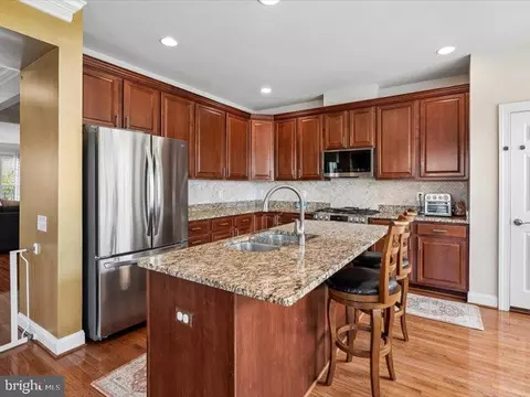 Kitchen - 43542 White Cap Ter, Chantilly, VA 20152 photo 5 of 7