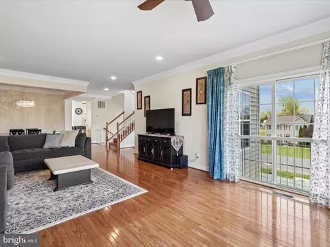 Living - 43542 White Cap Ter, Chantilly, VA 20152 photo 4 of 7