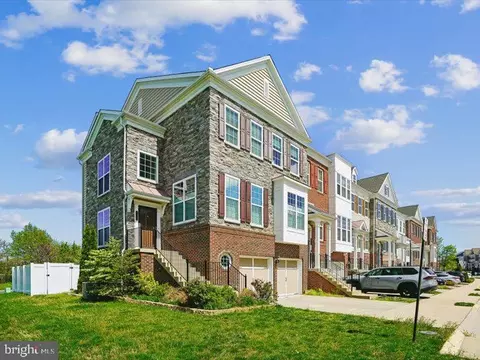 Exterior - 43542 White Cap Ter, Chantilly, VA 20152 photo 2 of 10