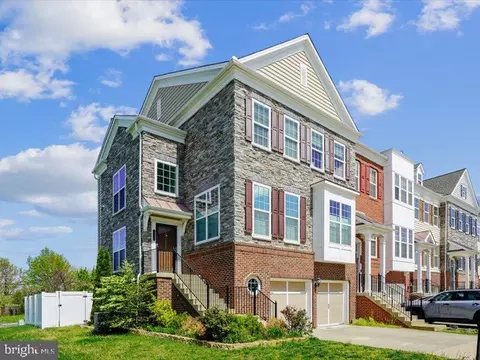 Exterior - 43542 White Cap Ter, Chantilly, VA 20152 photo 9 of 10