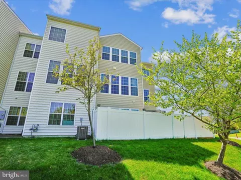 Exterior - 43542 White Cap Ter, Chantilly, VA 20152 photo 4 of 10