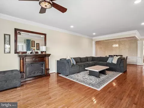 Living - 43542 White Cap Ter, Chantilly, VA 20152 photo 2 of 7