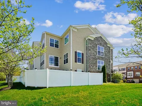 Exterior - 43542 White Cap Ter, Chantilly, VA 20152 photo 10 of 10