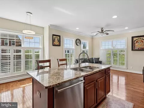 Kitchen - 43542 White Cap Ter, Chantilly, VA 20152 photo 4 of 7
