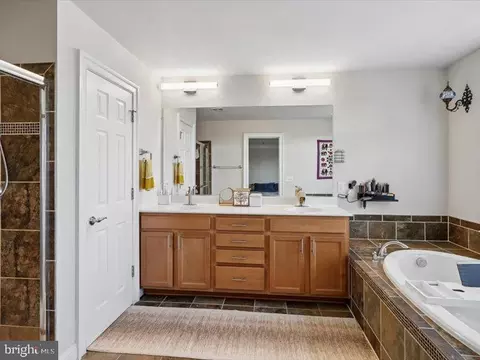 Bath - 43542 White Cap Ter, Chantilly, VA 20152 photo 2 of 5