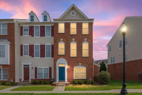 25436 S Riding Blvd #2H, Chantilly, VA 20152