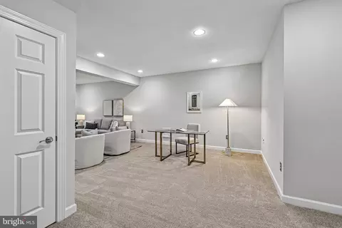 Entry Way - 24896 Castleton Dr, Chantilly, VA 20152 photo 3 of 3