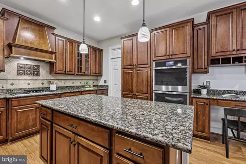 Kitchen - 24896 Castleton Dr, Chantilly, VA 20152 photo 3 of 5