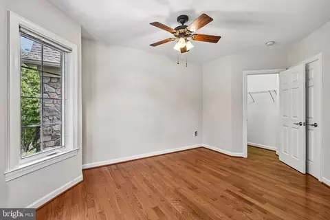 Bedroom - 24896 Castleton Dr, Chantilly, VA 20152 photo 3 of 11