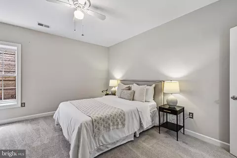Bedroom - 24896 Castleton Dr, Chantilly, VA 20152 photo 10 of 11