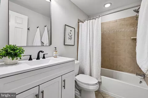 Bath - 24896 Castleton Dr, Chantilly, VA 20152 photo 6 of 6