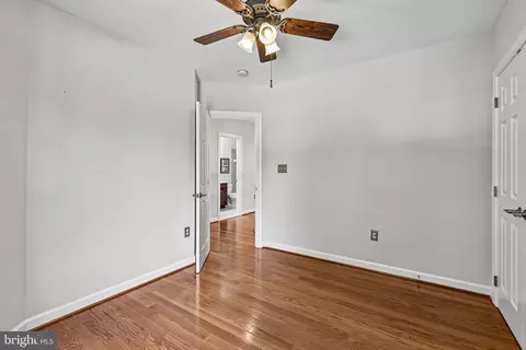Bedroom - 24896 Castleton Dr, Chantilly, VA 20152 photo 6 of 11