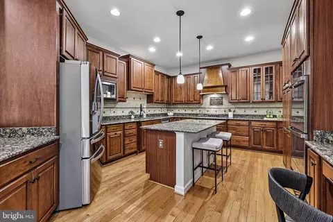 Kitchen - 24896 Castleton Dr, Chantilly, VA 20152 photo 5 of 5