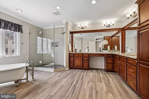 Bath - 24896 Castleton Dr, Chantilly, VA 20152 photo 1 of 6