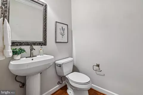 Entry Way - 24896 Castleton Dr, Chantilly, VA 20152 photo 2 of 3
