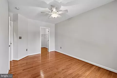 Bedroom - 24896 Castleton Dr, Chantilly, VA 20152 photo 8 of 11