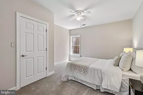 Bedroom - 24896 Castleton Dr, Chantilly, VA 20152 photo 9 of 11