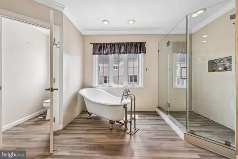 Bath - 24896 Castleton Dr, Chantilly, VA 20152 photo 3 of 6