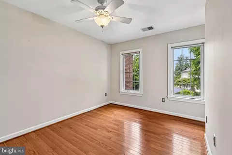 Bedroom - 24896 Castleton Dr, Chantilly, VA 20152 photo 7 of 11