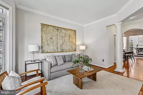 Living - 24896 Castleton Dr, Chantilly, VA 20152 photo 2 of 4