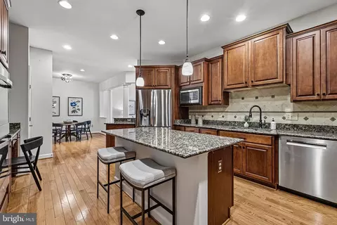 Kitchen - 24896 Castleton Dr, Chantilly, VA 20152 photo 1 of 5