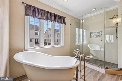 Bath - 24896 Castleton Dr, Chantilly, VA 20152 photo 2 of 6