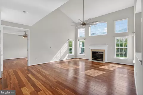25845 Spring Farm Cir, Chantilly, VA 20152 photo 4