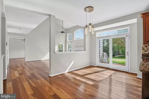 25845 Spring Farm Cir, Chantilly, VA 20152 photo 16