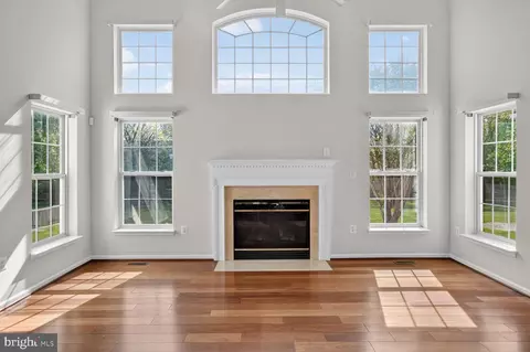 25845 Spring Farm Cir, Chantilly, VA 20152 photo 2