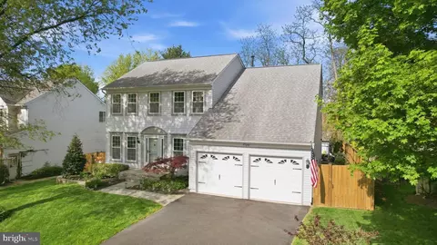 17241 Pickwick Dr, Purcellville, VA 20132