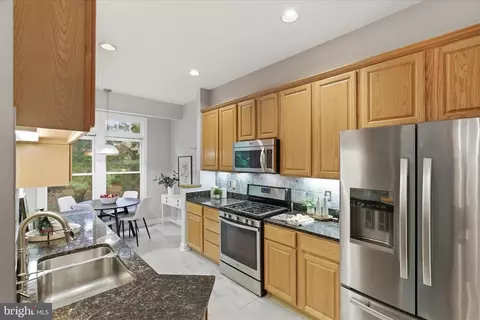Kitchen - 19905 Upland Ter, Ashburn, VA 20147 photo 2 of 3