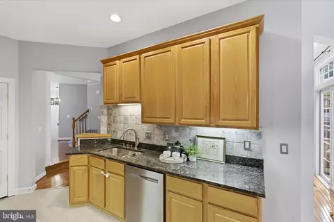 Kitchen - 19905 Upland Ter, Ashburn, VA 20147 photo 3 of 3