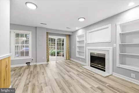 Living - 19905 Upland Ter, Ashburn, VA 20147 photo 4 of 5