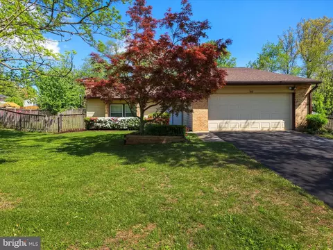 20 Running Brook Ln, Sterling, VA 20164