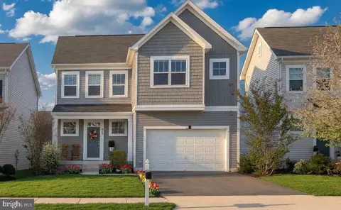 813 Mildenhall Ct, Purcellville, VA 20132