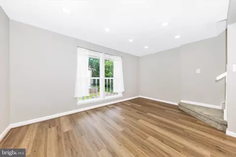 Living - 106 Charing Ct, Sterling, VA 20164 photo 2 of 8