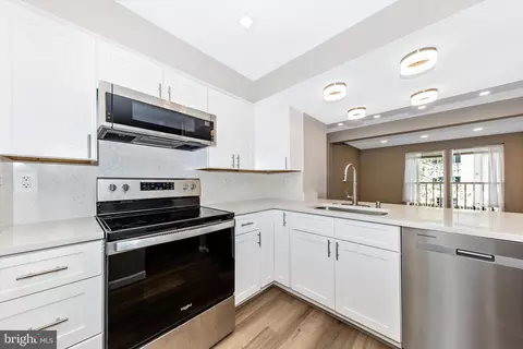 Kitchen - 106 Charing Ct, Sterling, VA 20164 photo 2 of 3