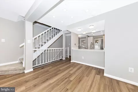 Entry Way - 106 Charing Ct, Sterling, VA 20164 photo 4 of 7