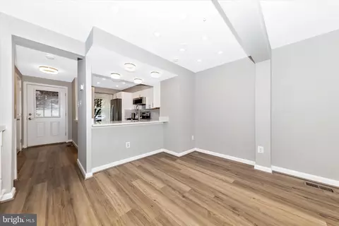 Entry Way - 106 Charing Ct, Sterling, VA 20164 photo 3 of 7