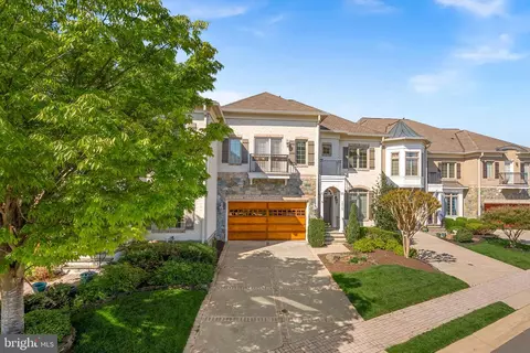 18349 Fairway Oaks Sq, Leesburg, VA 20176