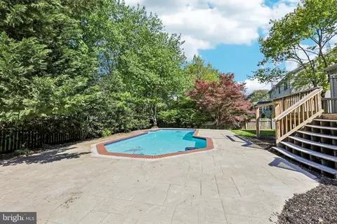 Exterior - 20547 Courier Ridge Pl, Ashburn, VA 20147 photo 3 of 9