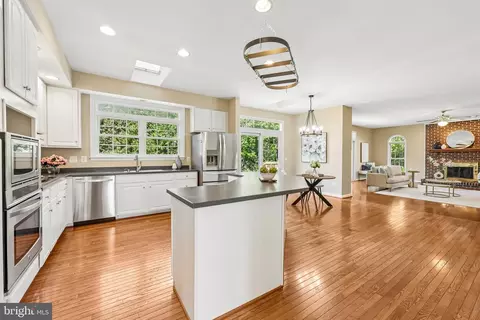 Kitchen - 20547 Courier Ridge Pl, Ashburn, VA 20147 photo 2 of 6
