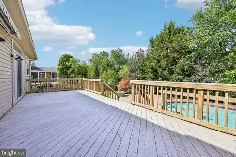 Exterior - 20547 Courier Ridge Pl, Ashburn, VA 20147 photo 4 of 9